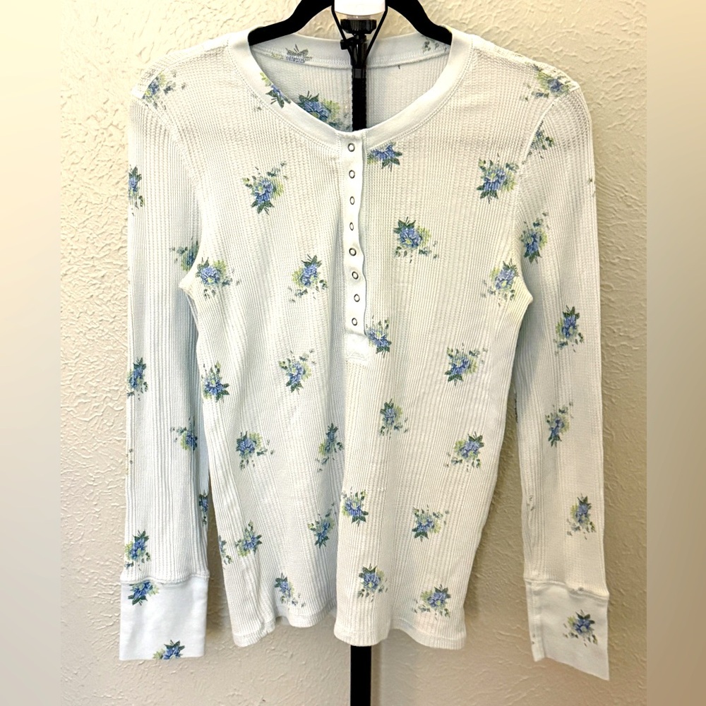 American Eagle Baby Blue Long-sleeve Waffle Print Floral Top